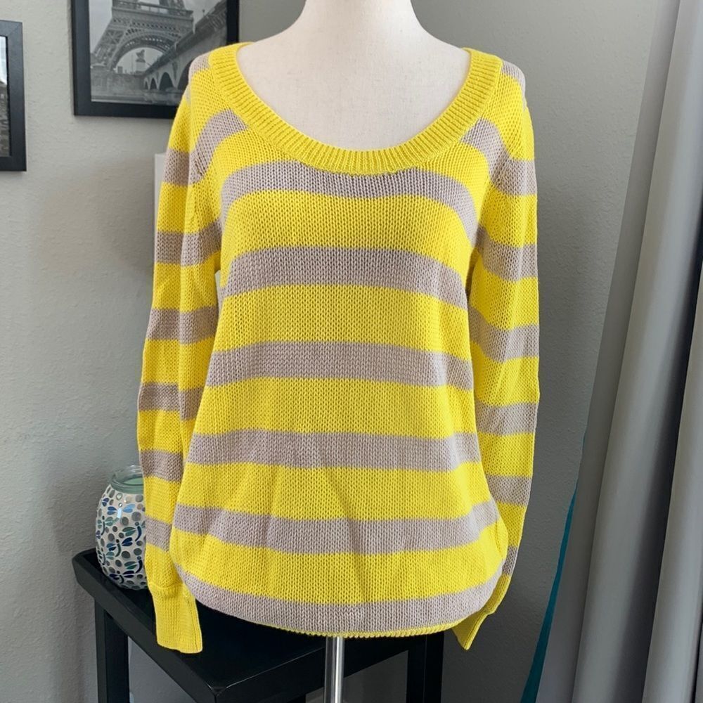 J. Crew knit long sleeve round neck sweater size medium